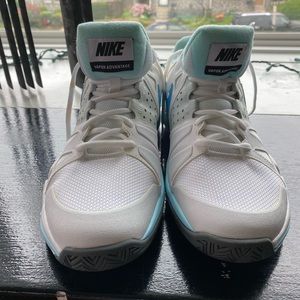 Nike Air Vapor Advantage Tennis Shoe